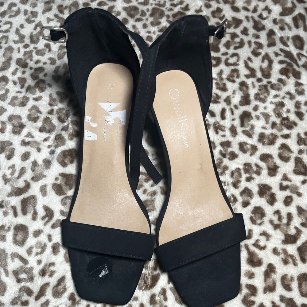 Elegant Black Women's Shoes - Picture 2 of 5